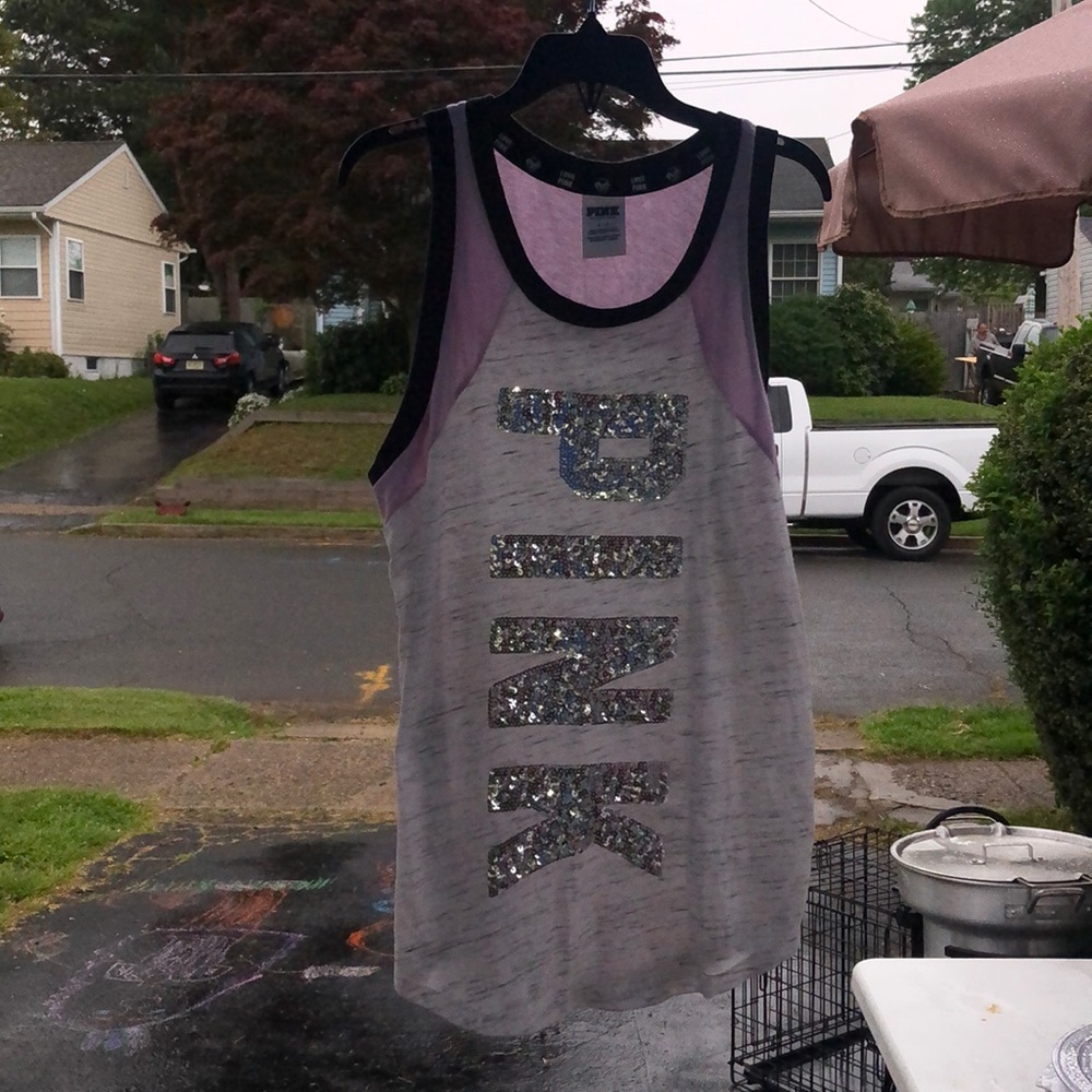 VS pink tank